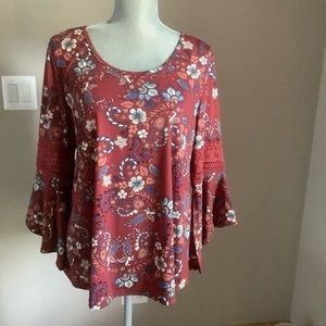 Stem & wine flowy crotchet domain sleeves floral top size large back keyhole L
